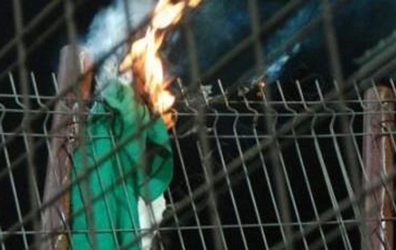 Steagul maghiar ars le Cluj i-a întărâtat pe ultraşii unguri şi pe reprezentanţii partidelor de extremă dreaptă. Anunţă cu proteste fără precedent!