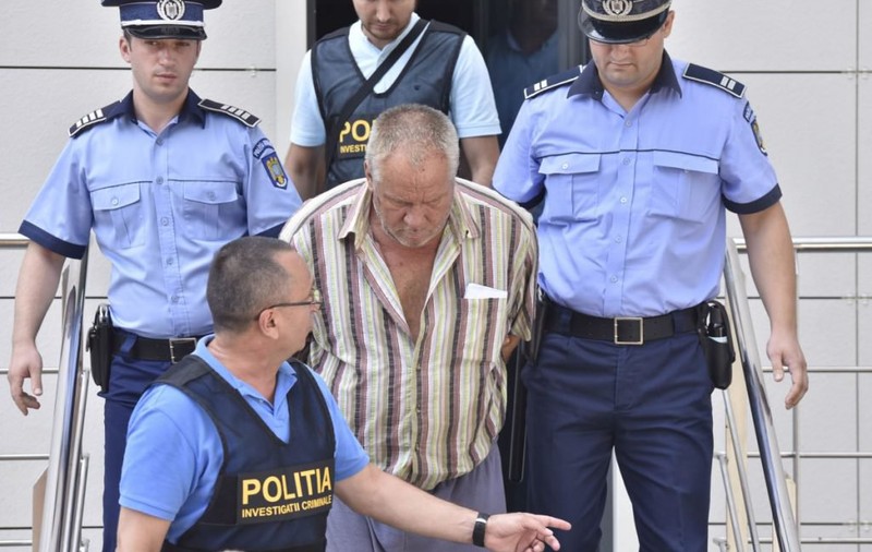 Ceilalţi viermi din cazul Caracal | Procurorii fac concurs de căţărat în lumina reflectoarelor