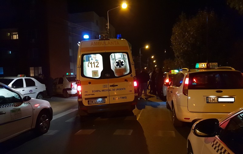 Taximetrist din Timişoara, bătut de clienţi. Aceștia i-au reproșat că ar fi ales un traseu mai lung