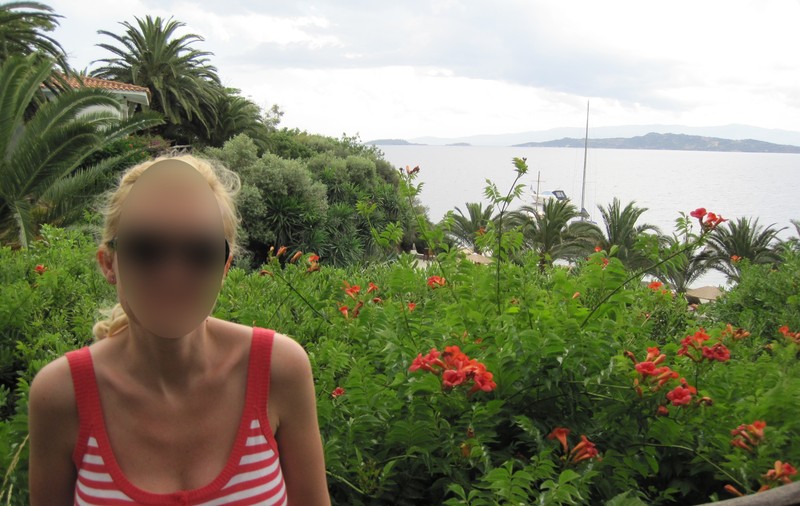 A PRINS FLUTURI CU MÂNA. Uite ce vedetă de televiziune a avut parte de O VACANŢĂ DE VIS