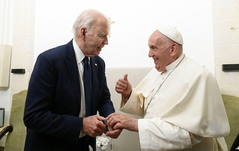 Joe Biden a discutat la telefon cu Papa Francisc și se va duce la Vatican înainte de a-și încheia mandatul la Casa Albă