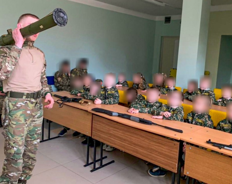 Rușii pregătesc copii de grădiniță pentru armată: „Nu e nimic în neregulă. Aceasta este viitoarea elită pentru serviciul militar”