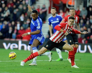 Florin Gardoș (prim-plan) a început bine la Southampton, dar ulterior s-a accidentat grav. (FOTO: EPA)