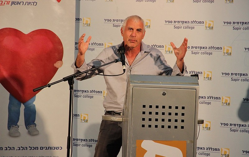 Un politician israelian de 65 de ani și-a tatuat data atacului Hamas pe braț: „Ne vom aminti și nu vom uita”