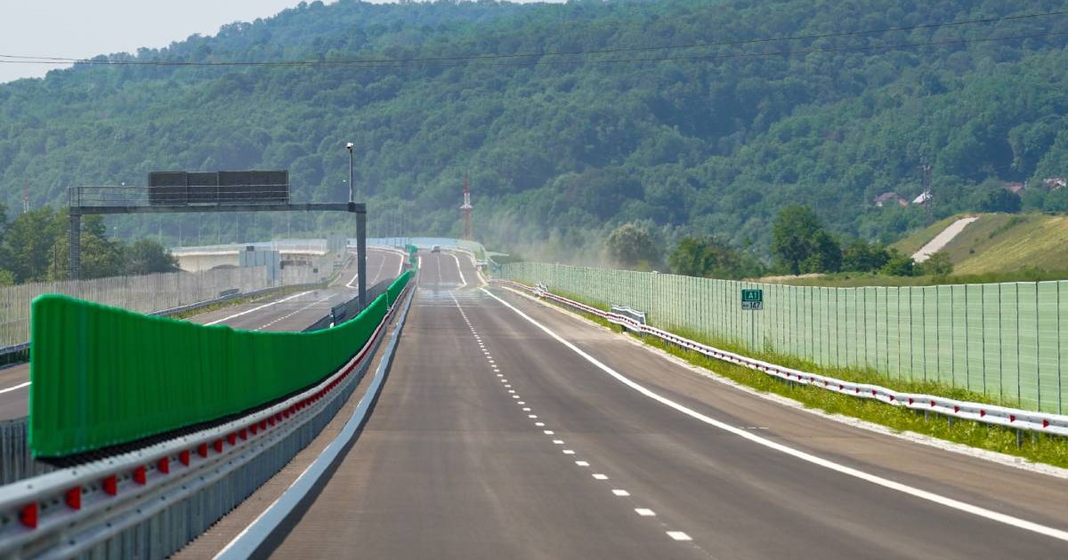 Imagine cu o autostradă din România
