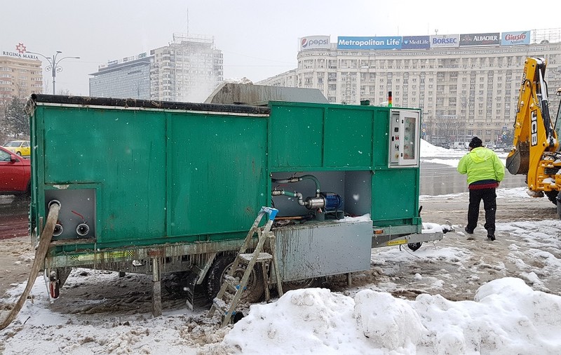 VIDEO EXCLUSIV| Primul utilaj de topit zăpada a fost pus în acțiune, în Piața Victoriei