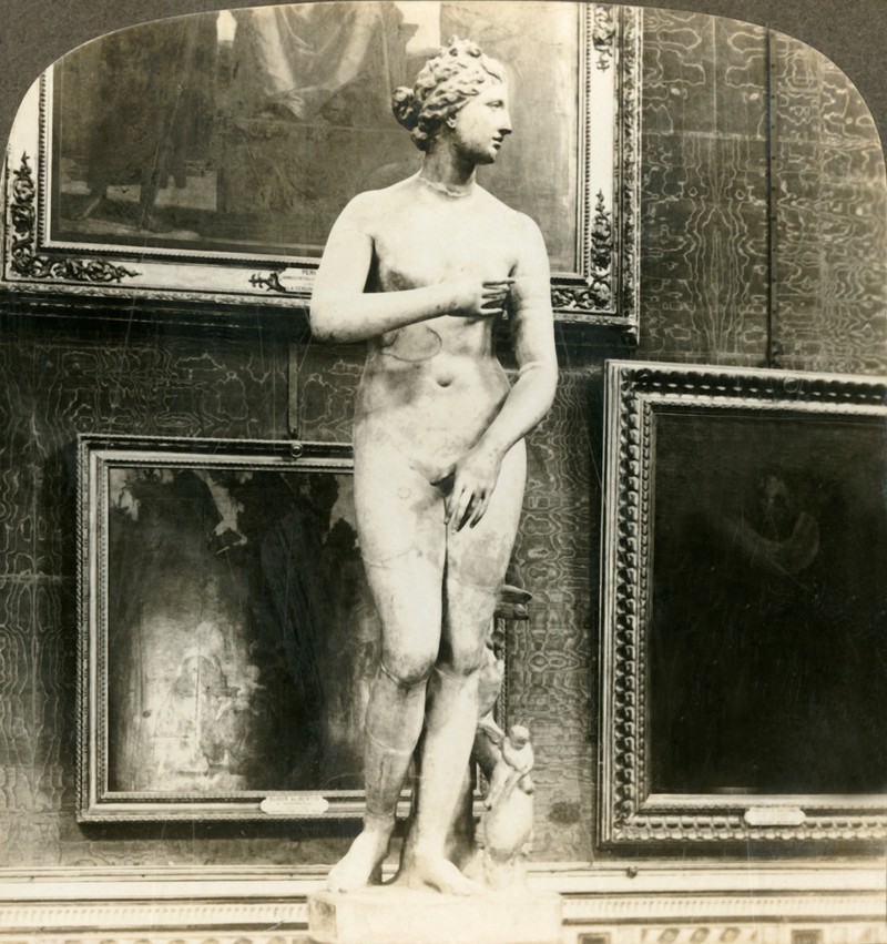 'Venus de Medici in the Uffizi Palace, Florence, Italy', c1909. Venus de Medici a 1st-century BC marble copy of an original Greek sculpture of Aphrodite To be viewed on a Sun Sculpture stereoscope made by Underwood &amp; Underwood. [The Rose Stereograph Company, Melbourne, Sydney, Wellington &amp; London, c1909],Image: 498567149, License: Rights-managed, Restrictions: , Model Release: no