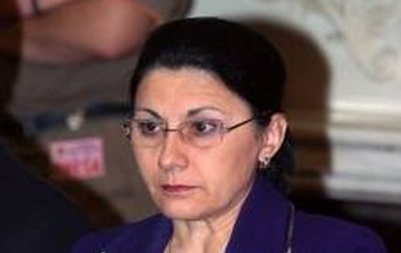 Ecaterina Andronescu, probleme cu pronunția la jurământul de învestitură