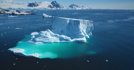 Antarctica este cel mai sudic și cel mai puțin populat continent de pe Pământ