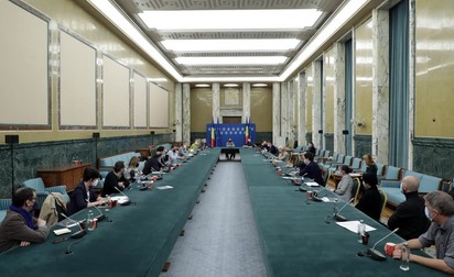 Artiștii independenți la întâlnirea cu guvernanții. Foto: Facebook