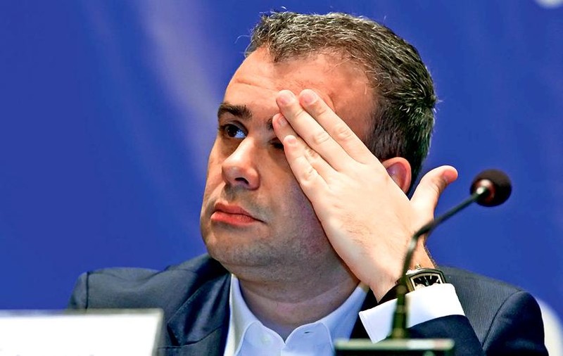 Darius Vâlcov a fost sancționat de CNCD cu o amendă de 2.000 de lei după montajul cu Iohannis cu mustața lui Hitler