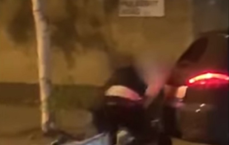 VIDEO  |  Un ofițer din Londra a imobilizat un tânăr de culoare cu genunchiul pe față. Poliția Metropolitană trebuie să dea explicații