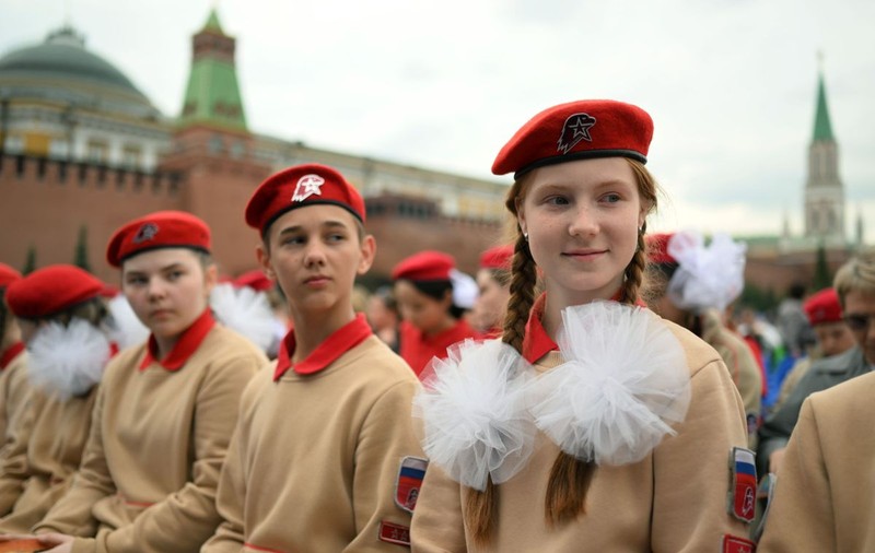 Efectul propagandei Kremlinului: o nouă generație de ruși glorifică războiul, moartea și pe Vladimir Putin, scrie un istoric canadian