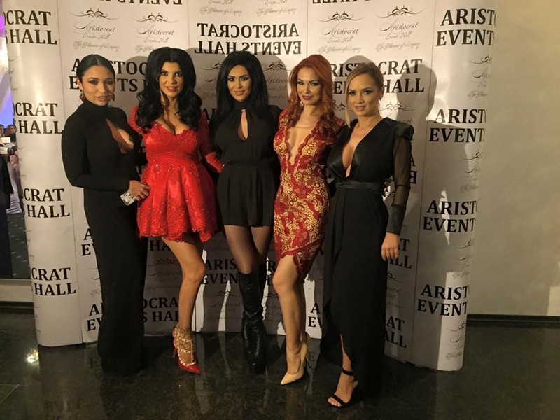 Margherita (centru) a încins imaginația bărbaților cu ținuta ei sexy