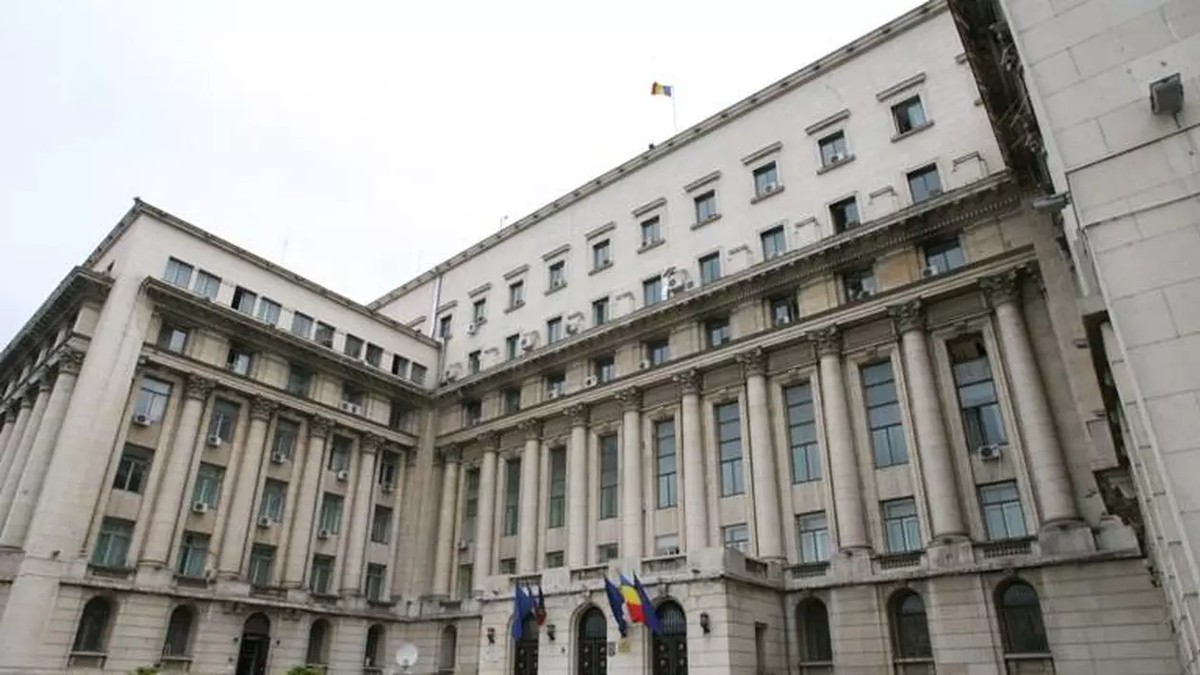 Sediul MAI - fostul sediu al CC al PCR, de unde a fugit Nicolae Ceausescu pe 22 decembrie 1989 cu elicopterul