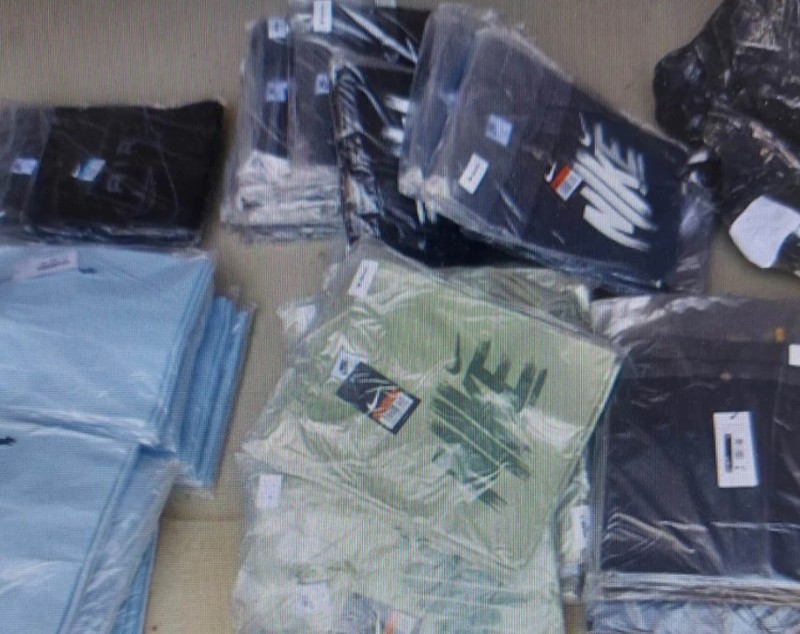 „Regele fake-urilor” a fost prins cu peste 17.000 de haine contrafăcute de la Nike, Polo, Boss și alte branduri și arestat în Serbia