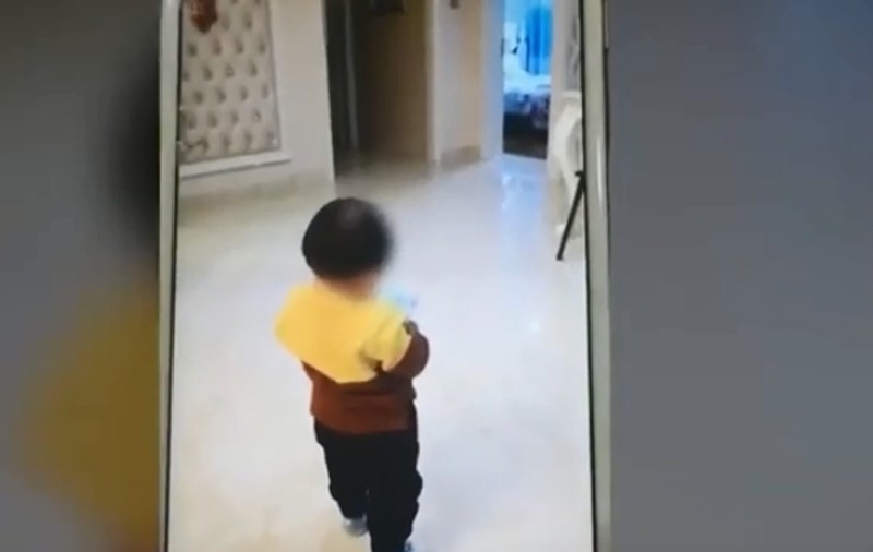 Un tată și-a vândut fetița de 1 an pentru a scăpa de datoriile la jocurile de noroc