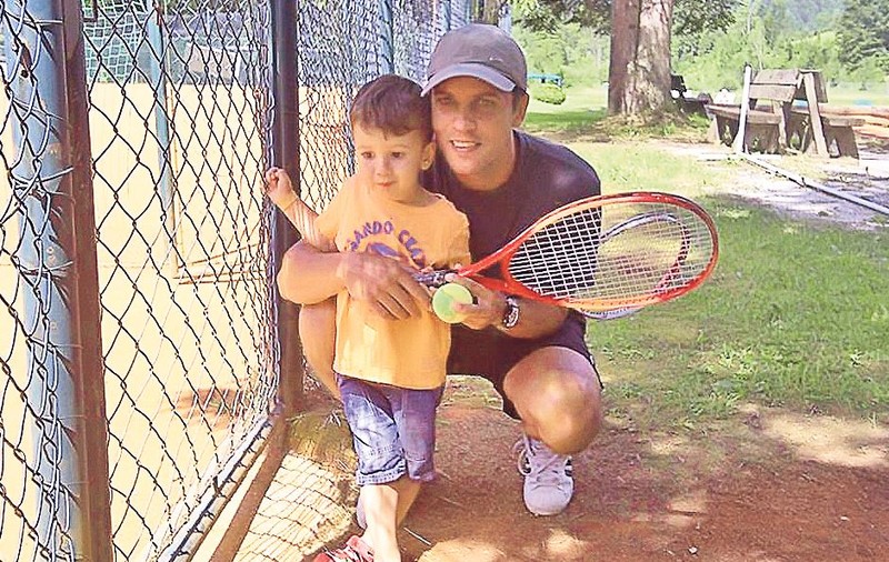 Plătit cu 50 € pe oră! Lucian Viziru s-a lăsat de actorie şi de muzică şi s-a făcut antrenor de tenis în Germania