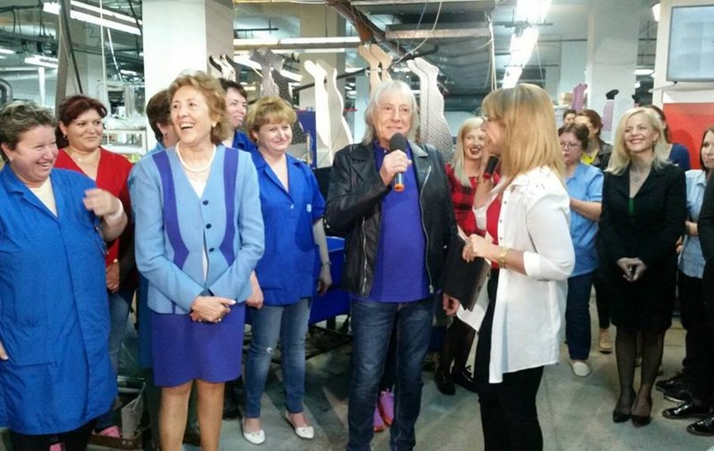 Petre Roman la APACA a fost mic copil! Mihai Constantinescu, adulat printre ciorapi de lucrătoarele de la cea mai veche fabrică românească!