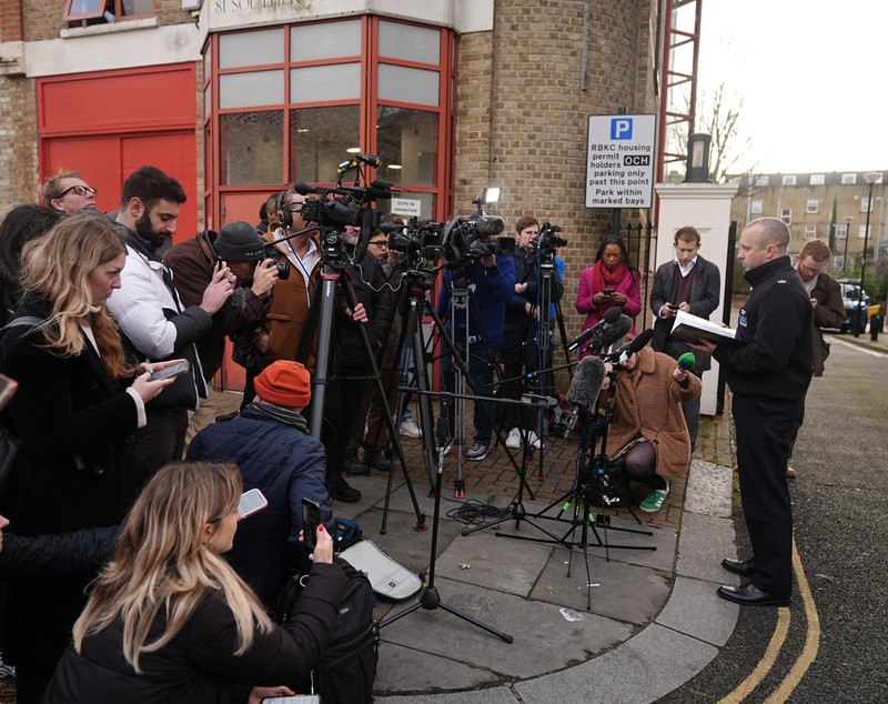 Atac armat în Londra. O fetiță de 8 ani și tatăl ei au fost grav răniți, după ce un tânăr a tras focuri de armă din mașină