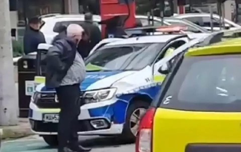 Un pensionar din Suceava a lovit o mașină de poliție care se afla în misiune și se îndrepta către un alt accident