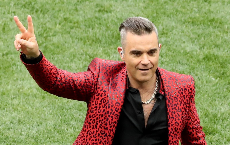 Robbie Williams, acuzat că ”și-a vândut sufletul dictatorului Putin” după concertul din deschiderea Cupei Mondiale