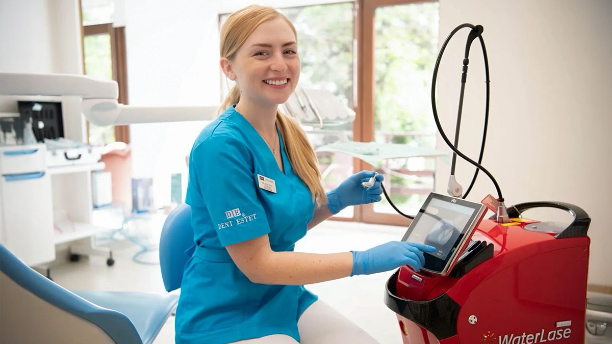 Dr. Diana Gutiu, medic stomatolog specialist paradontologie DENT ESTET