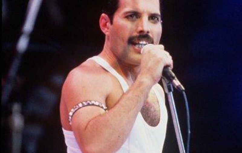 Freddie Mercury, interpretat de 'Borat' în filmul biografic