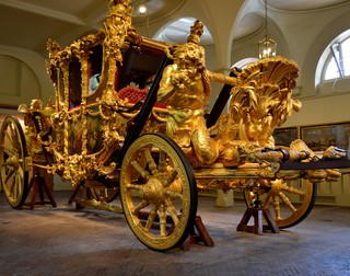 Trăsura Gold State Coach - palatul Buckingham