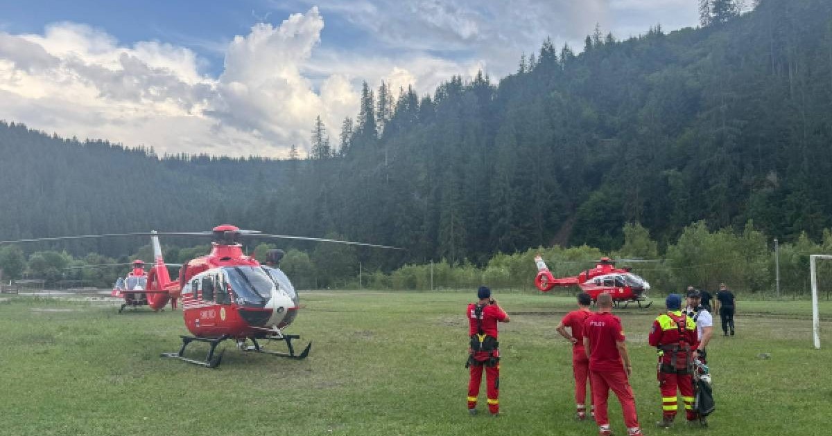 Pompierii, surprinși în momentul în care încep o nouă operațiune de căutare