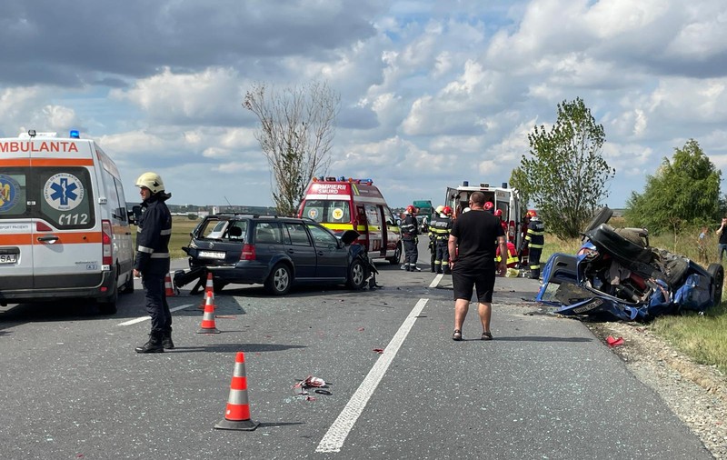 Un mort și doi răniți în urma unui accident produs la Podu Iloaei. Accidentul, provocat de un șofer care a intrat în depășire