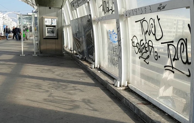 VIDEO | Cea mai modernă stație din țară, o cronică românească a nepăsării. Drumul spre civilizație s-a stricat și a fost abandonat