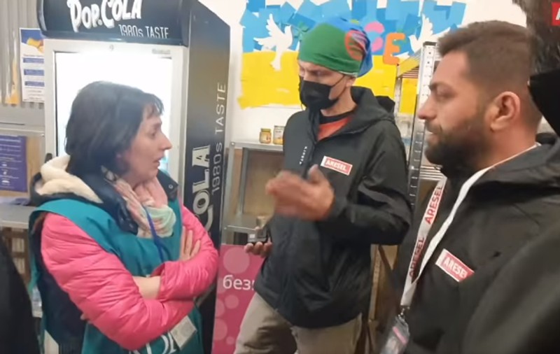 Cazul unor refugiați romi care nu au fost primiți în sala din Gara de Nord unde se oferă masă caldă fiindcă „mănâncă prea mult”