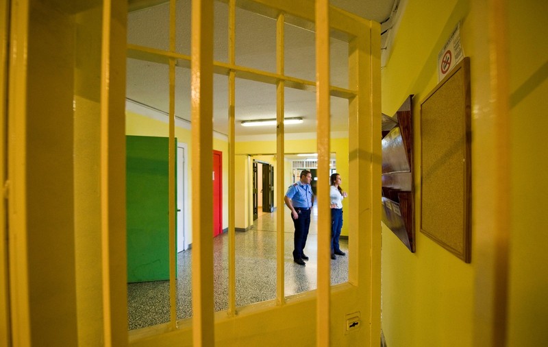 Femeia din Dej care și-a lăsat copilul să moară mâncat de viermi, condamnată la peste 18 ani de închisoare