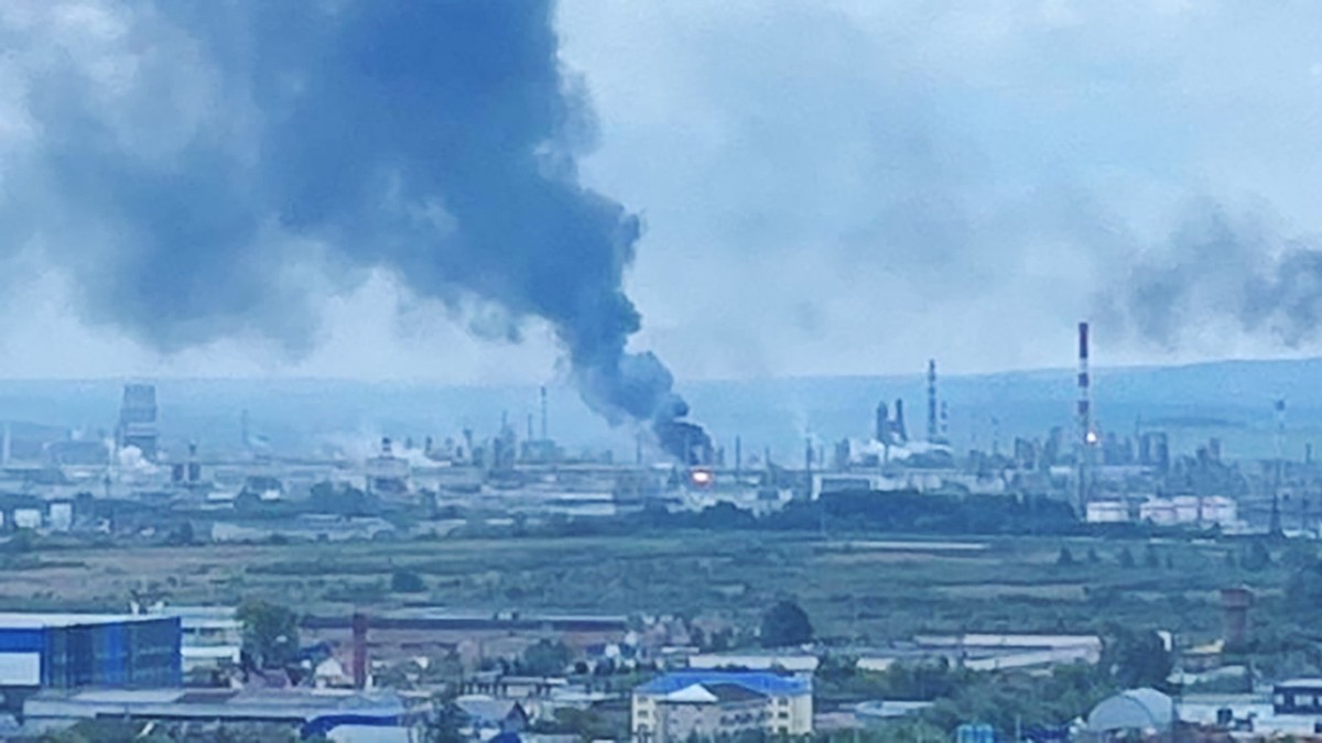 Incendiu la rafinăria din Perm în urma unui atac cu drone. Imagine cu caracter ilustrativ Sursa foto: Profimedia