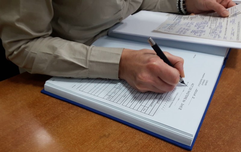 VIDEO EXCLUSIV | Cerneala-minune care rezistă o sută de ani pe documente. Are o compoziție chimică specială