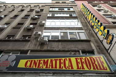 Blocul de pe strada Eforie unde se află cinematograful