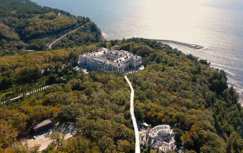 Filmare cu camera ascunsă în „palatul de un miliard de euro al lui Putin”. Dezvăluiri „din interiorul celei mai secrete și bine păzite clădiri”