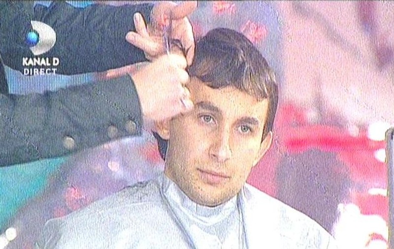 Foto | Fernando de la Caransebeş şi-a tras frizură stil Botezatu