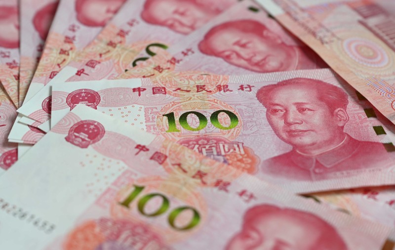 China își slăbește intenționat yuanul în fața tarifelor impuse de Trump, intensificând războiul comercial