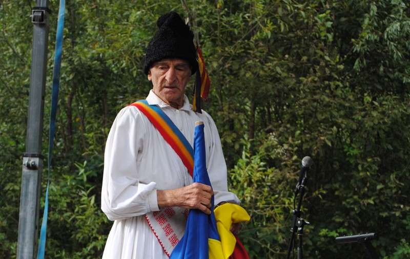 Cel mai bătrân călușar din țară, pe scenă la Zilele Rășnovului | GALERIE FOTO