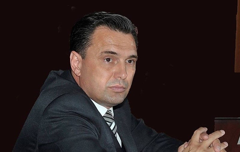 Primarul din Cernavodă, Liviu Negoiță, acuză că a fost agresat pe stradă de un preot și o femeie. Cei doi au fost reținuți