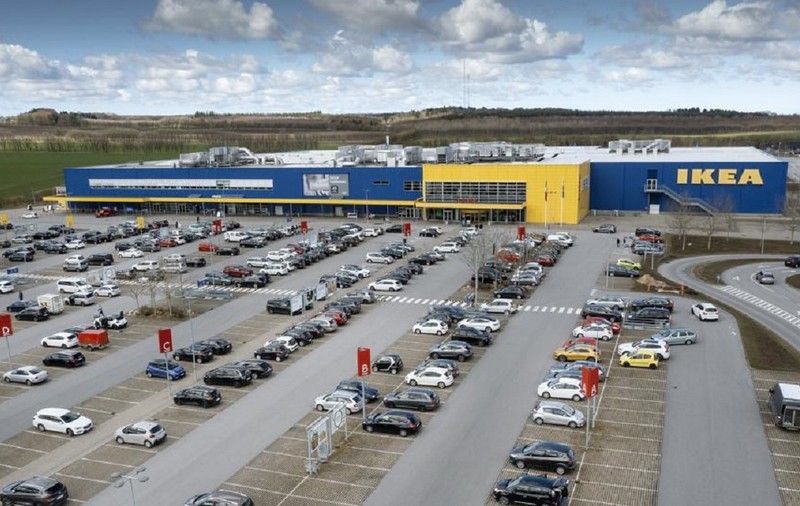 O tânără a furat dintr-un magazin Ikea un pat și o canapea și nimeni nu a observat. Cum a păcălit angajații