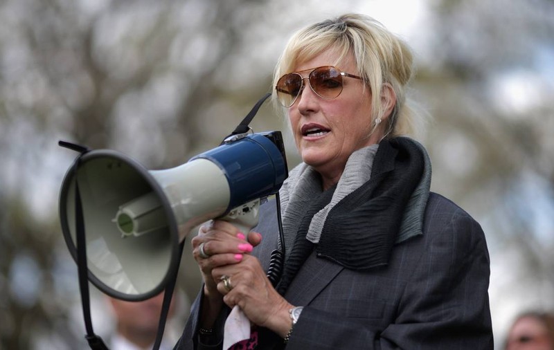 Celebra Erin Brockovich a pornit războiul împotriva supercentrelor AI de date care distrug în secret natura