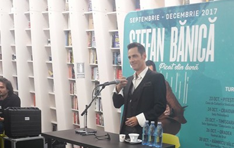 Ștefan Bănică Jr. a întârziat la lansarea albumului. Zeci de oameni l-au așteptat mai bine de o oră