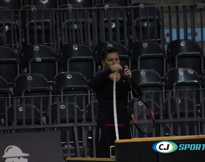 Fed Cup. Simona Halep a intrat în sală. Imagini de la primul antrenament al liderului României