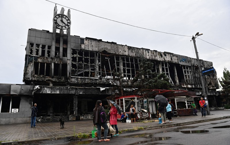 Război în Ucraina, ziua 138 | 80% din locuitorii din Donețk au părăsit regiunea bombardată fără oprire de ruși