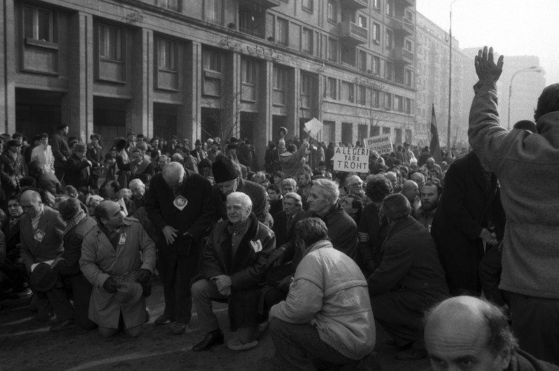 La evenimentele din 28-29 ianuarie 1990 din București, organizate de partidele istorice PNL si PNT-CD au participat Corneliu Coposu și Ion Rațiu. Sursa foto: Agerpres