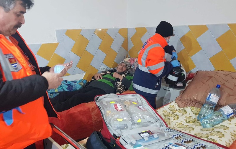Mărturii cutremurătoare din azilul groazei! Bătrânii erau ținuți în frig, hrăniți cu mâncare expirată o dată pe zi, grav bolnavi și fără tratamente (FOTO)