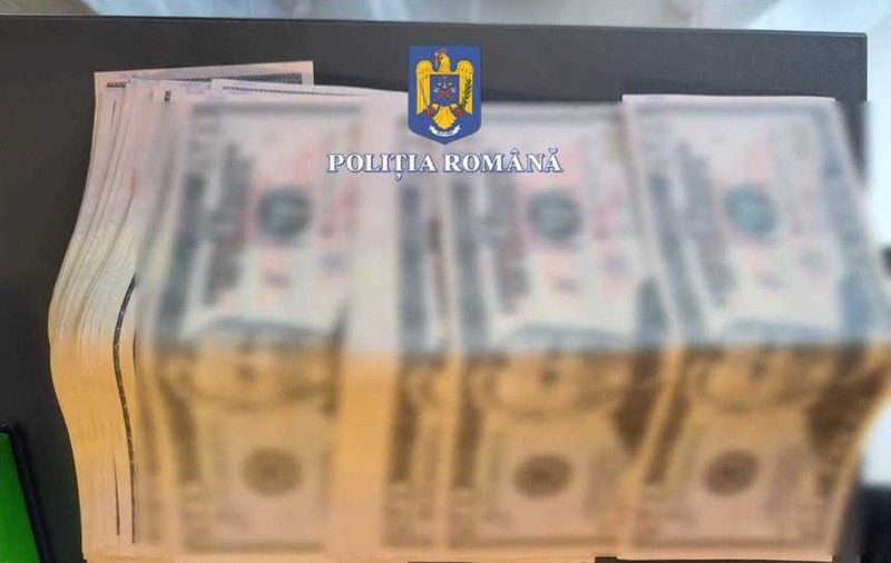 Tânără din București, reținută după ce a furat banii părinților și i-a înlocuit cu bancnote false. Cum a fost prinsă